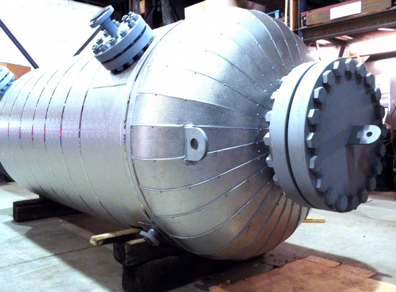 Industrial pressure vessel with nozzles